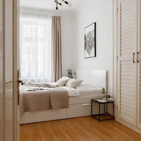 Spacious Zone For 4 , Nearby Parking * Karlovy Vary