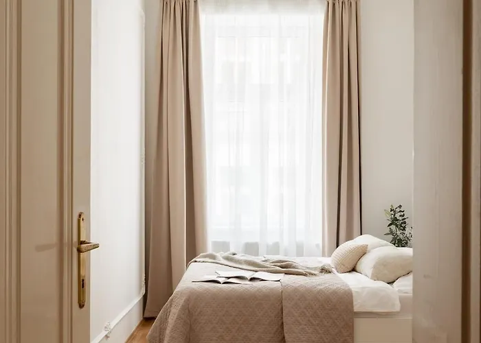 Spacious Zone For 4 , Nearby Parking *