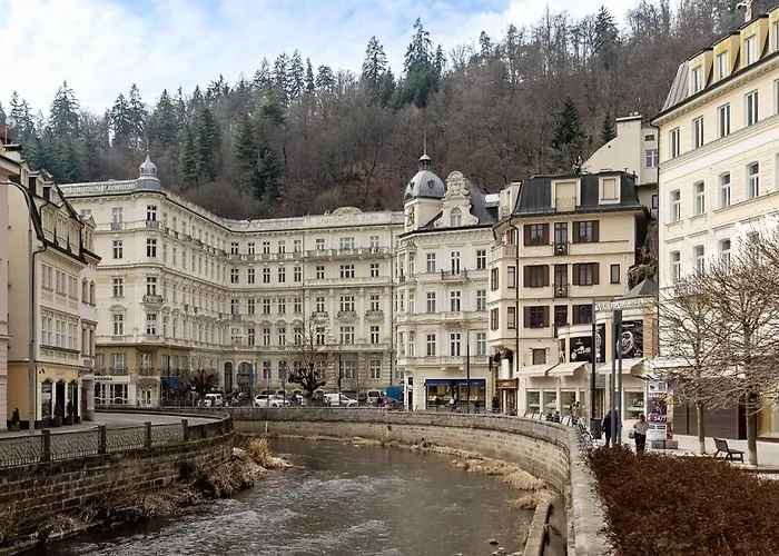 Spacious Zone For 4 , Nearby Parking Karlovy Vary