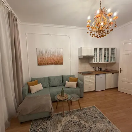 Spacious Zone For 4 , Nearby Parking Lejlighed *