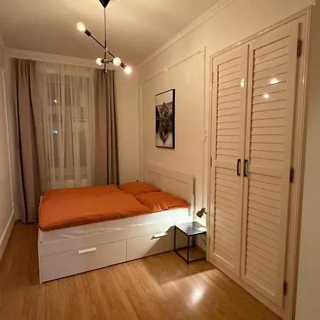 Spacious Zone For 4 , Nearby Parking *