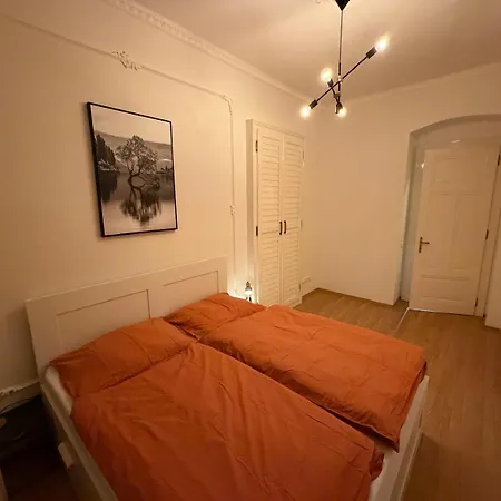 Spacious Zone For 4 , Nearby Parking Lejlighed