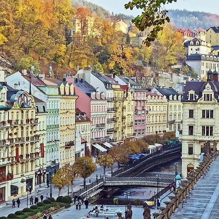 Spacious Zone For 4 , Nearby Parking Lejlighed *