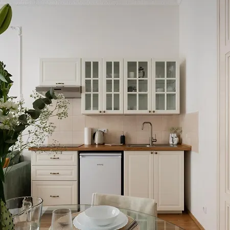 Spacious Zone For 4 , Nearby Parking Apartman *