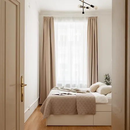 Spacious Zone For 4 , Nearby Parking *