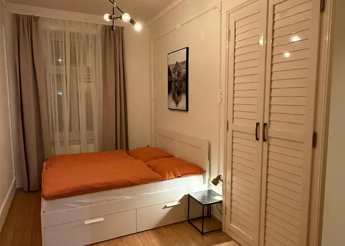 Spacious Zone For 4 , Nearby Parking *