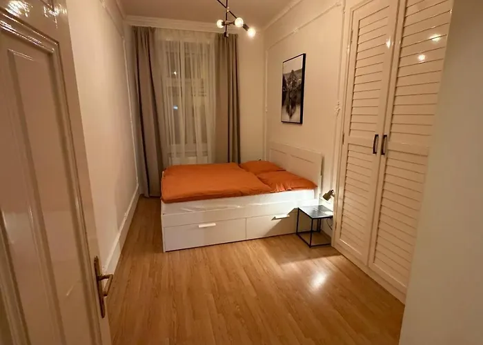 Spacious Zone For 4 , Nearby Parking * Karlovy Vary